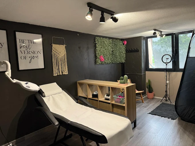 The Glow Beauty Bar & HeadSpa