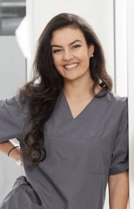 Dr Laura Benchetrit