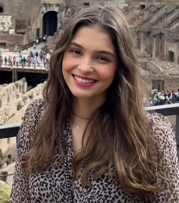 Dr Carolina Gomes